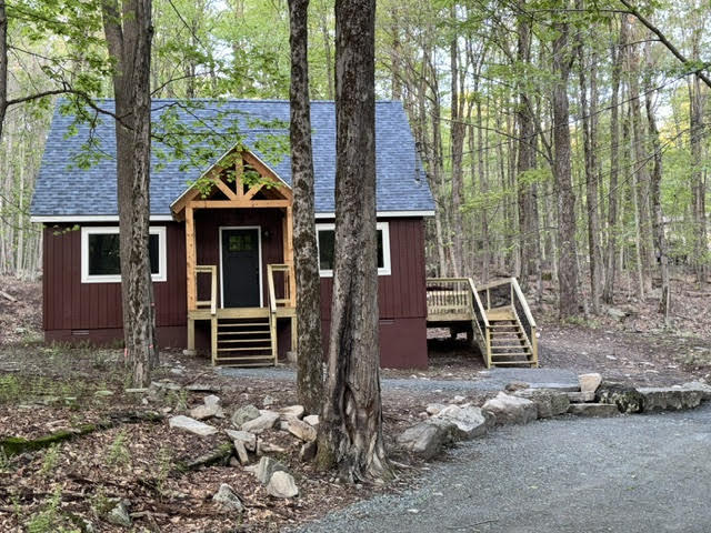 35 Pine Creek Rd in Hawley, PA - Building Photo