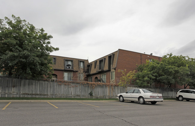 Cottonwood Heights Apartments in Salt Lake City, UT - Foto de edificio - Building Photo