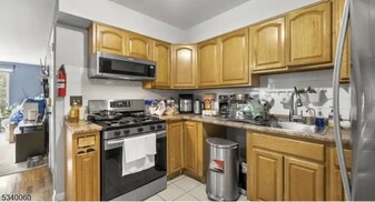 425 Fulton St in Elizabeth, NJ - Building Photo