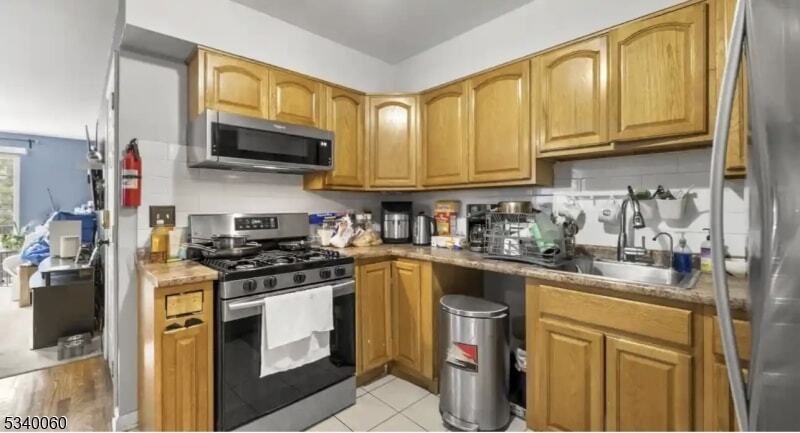 425 Fulton St in Elizabeth, NJ - Building Photo
