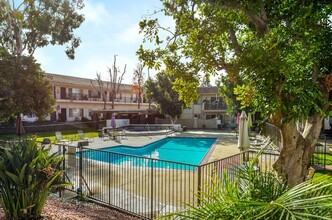 4545 Ramona Ave, Unit La Verne in La Verne, CA - Foto de edificio - Building Photo