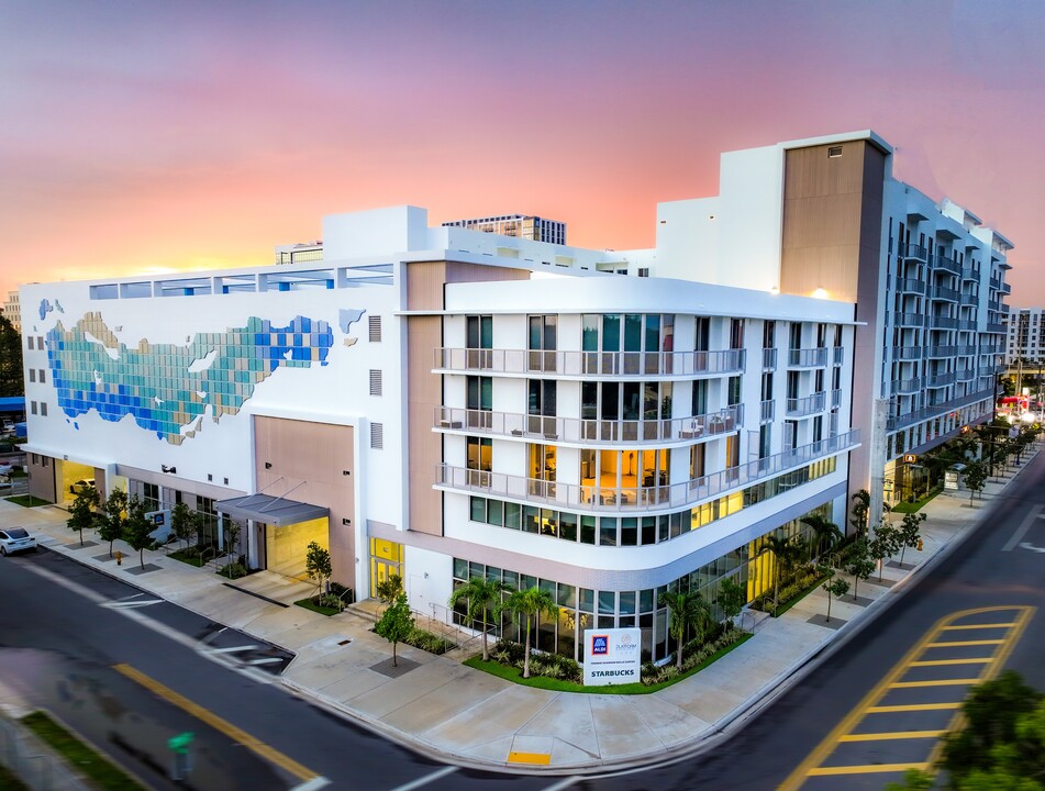 Platform 3750 in Coconut Grove, FL - Building Photo