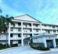 3500 Whitehall Dr in West Palm Beach, FL - Building Photo - Building Photo