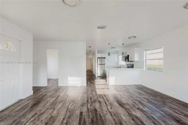 4338 NW 24th Ave in Miami, FL - Building Photo - Building Photo