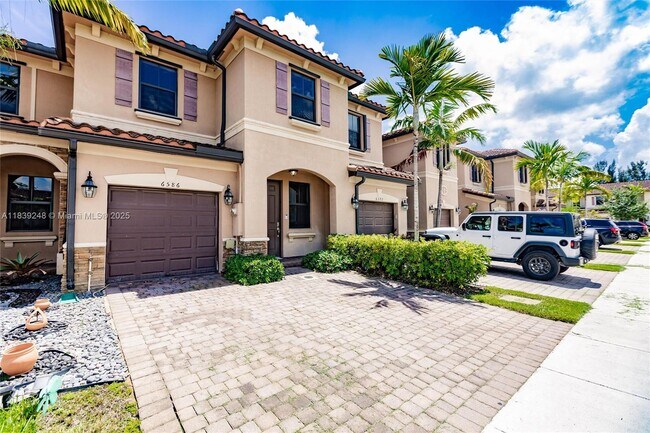 6586 S Anise Ct in Davie, FL - Building Photo - Building Photo