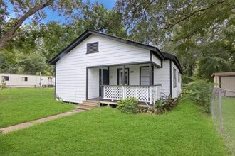406 Bardash St in Cleveland, TX - Building Photo - Building Photo