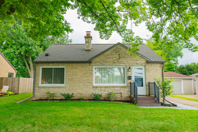 1324 Fish Hatchery Rd in Madison, WI - Building Photo - Building Photo