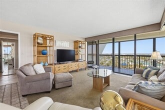 9495 Blind Pass Rd, Unit 1208 in St Pete Beach, FL - Foto de edificio - Building Photo