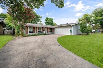 3234 High Lark Dr in Dallas, TX - Building Photo - Building Photo