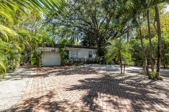 435 NE 86th St in El Portal, FL - Building Photo - Building Photo