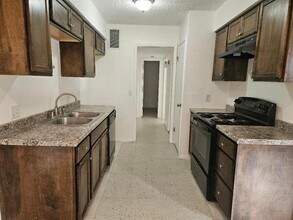 410 E 9th St in Elgin, TX - Building Photo - Building Photo