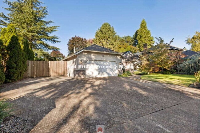 19469 SW Olson Ave in Lake Oswego, OR - Building Photo - Building Photo