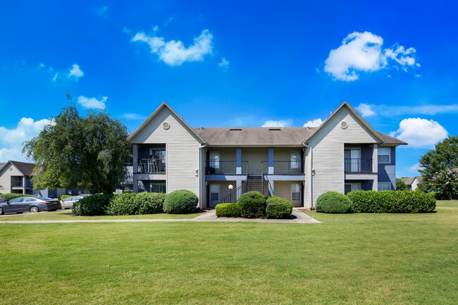 Belmont Hill Apartments in Huntsville, AL - Building Photo - Building Photo