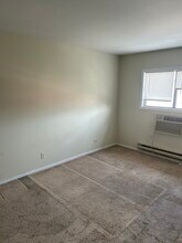 330 Shorewood Dr in Glendale Heights, IL - Building Photo - Building Photo