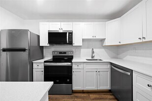 1100 Crystal Lake Dr in Pompano Beach, FL - Building Photo