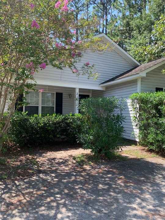 214 Charter Dr in Wilmington, NC - Building Photo