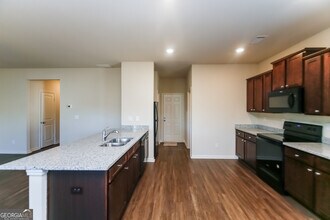 243 Augusta Woods Dr in Villa Rica, GA - Foto de edificio - Building Photo