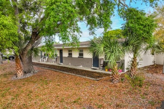 5901 Fairfield Ave S in St. Petersburg, FL - Foto de edificio - Building Photo