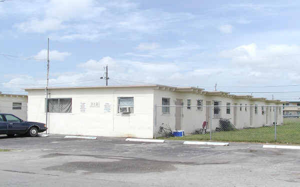 240-320 SW 11th Ave in Homestead, FL - Foto de edificio - Building Photo