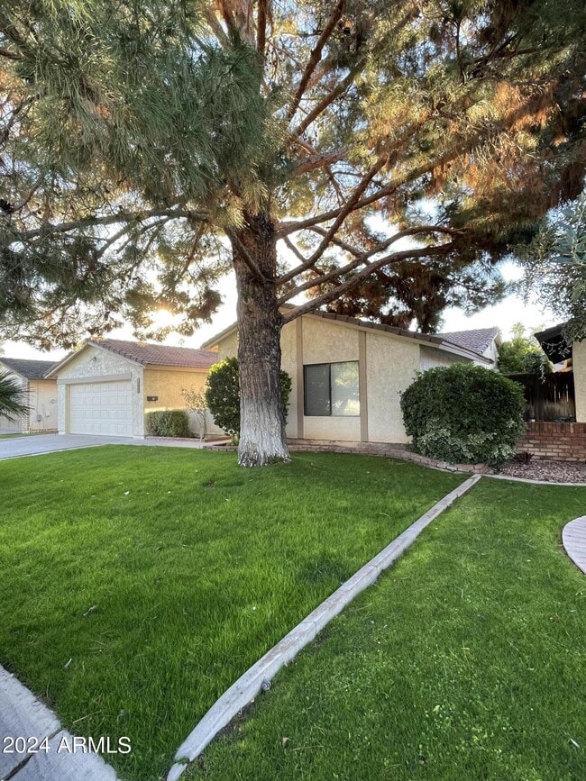property at 1625 E Edgewater Dr