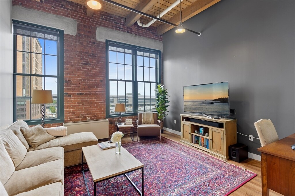 63 Melcher St in Boston, MA - Building Photo