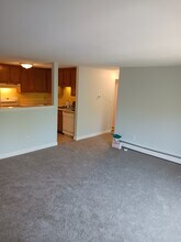 27 North St, Unit 3B in Stoneham, MA - Foto de edificio - Building Photo