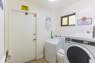 Saratoga Savoy Apartments in San Jose, CA - Foto de edificio - Interior Photo