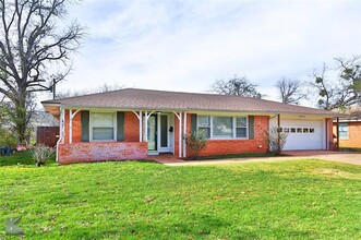 1362 N Willis St in Abilene, TX - Building Photo - Building Photo