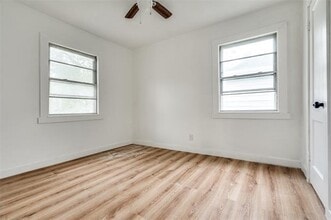 2771 Moffatt Ave in Dallas, TX - Building Photo - Building Photo
