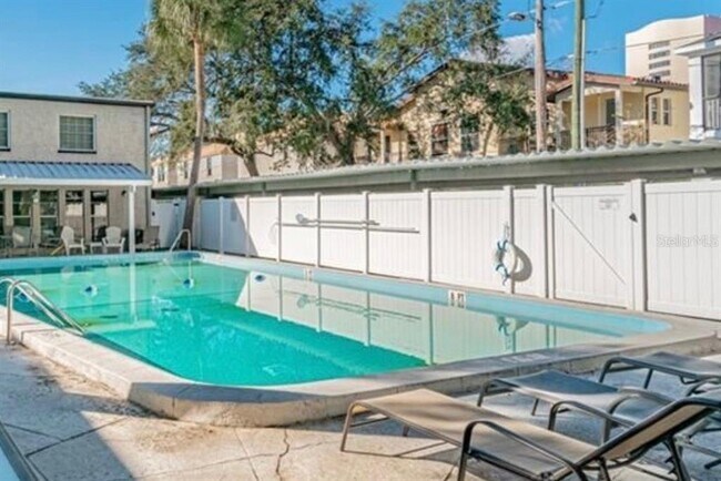 4611 W North B St in Tampa, FL - Building Photo - Building Photo