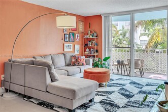 488 NW 165th St in Miami, FL - Building Photo - Building Photo