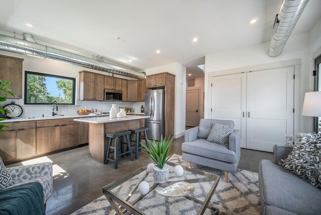 560-562 Cleveland St in Chelsea, MI - Building Photo - Building Photo