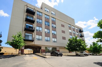 2505 W Howard St, Unit 306 in Chicago, IL - Building Photo - Building Photo