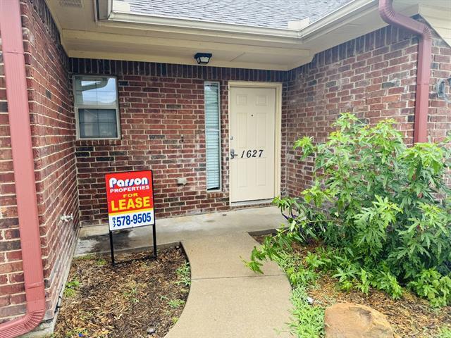 property at 1627 Summerhill Ct