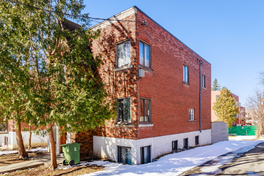 4015 Édouard-Montpetit Boul in Montréal, QC - Building Photo