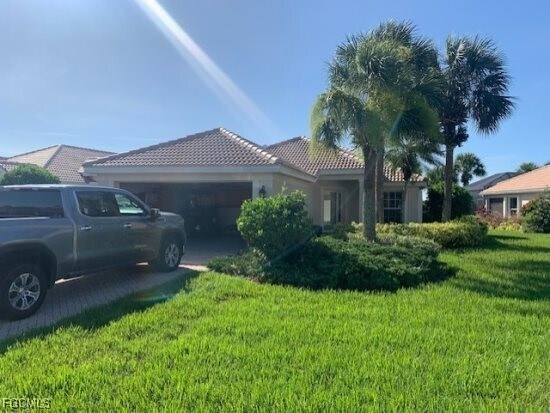 10083 Oakhurst Way in Ft. Myers, FL - Building Photo
