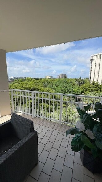 2000 Towerside Terrace, Unit 711 in Miami, FL - Building Photo - Building Photo