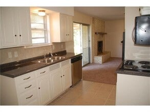 409 Wilshire Dr in Euless, TX - Building Photo - Building Photo