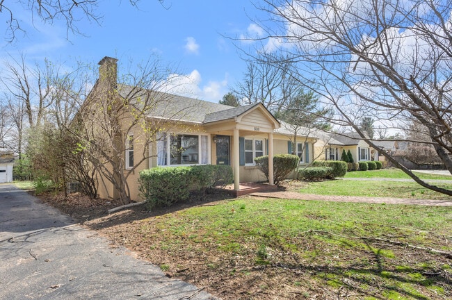 538 Chinoe Rd in Lexington, KY - Building Photo - Building Photo