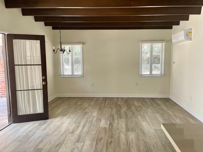 6914 N Vista St in San Gabriel, CA - Foto de edificio - Building Photo