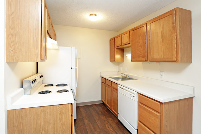 Foxwood Apartments in Indianola, IA - Building Photo - Interior Photo