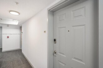 280 SW 20th Rd, Unit 907 in Miami, FL - Building Photo - Building Photo