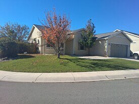 117 Knickerbocker Cir in Dayton, NV - Building Photo