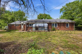 321 SE 10th St in Newton, KS - Foto de edificio - Building Photo
