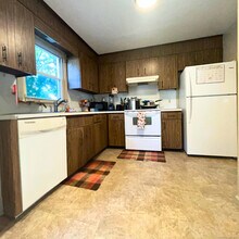 537 Boswell Ave in Norwich, CT - Building Photo - Building Photo