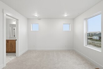 2144 E Deep Purple Ln in Meridian, ID - Building Photo - Building Photo