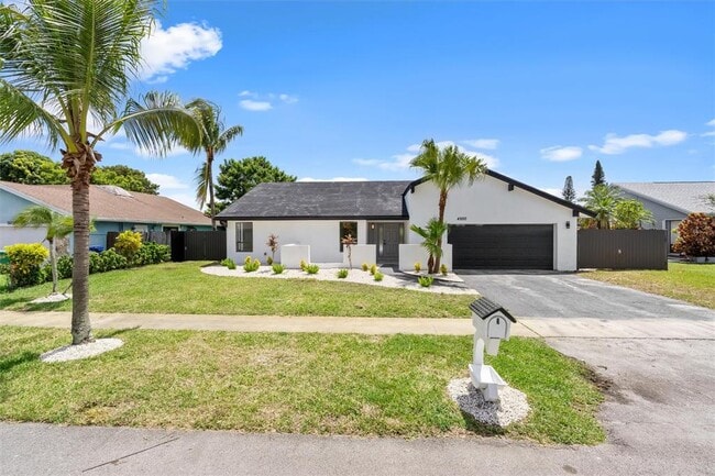 4920 NW 83rd Ter in Lauderhill, FL - Building Photo - Building Photo