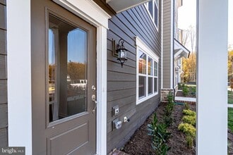 1759 Autumn Maple Leaf Dr in Dumfries, VA - Building Photo - Building Photo