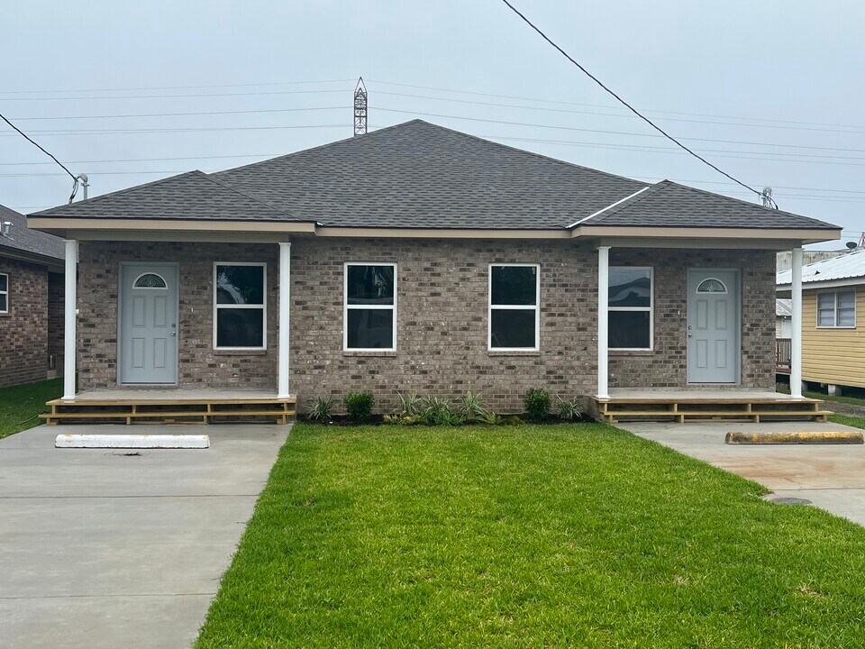 5125 Oak Dr in Marrero, LA - Building Photo