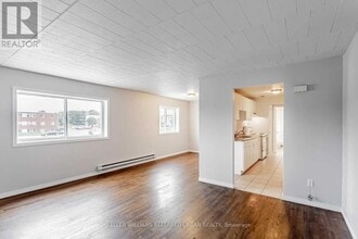 303 Frontenac Ave in Oshawa, ON - Building Photo - Building Photo